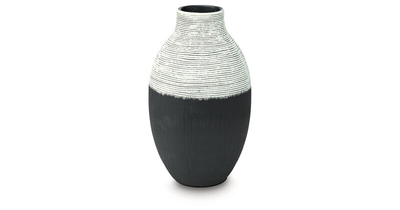 Girtha Vase image number 0