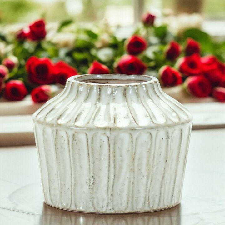 Elegant Decorative Vase for Modern Home Decor | Stylish Ceramic Flower Holder for Living Room