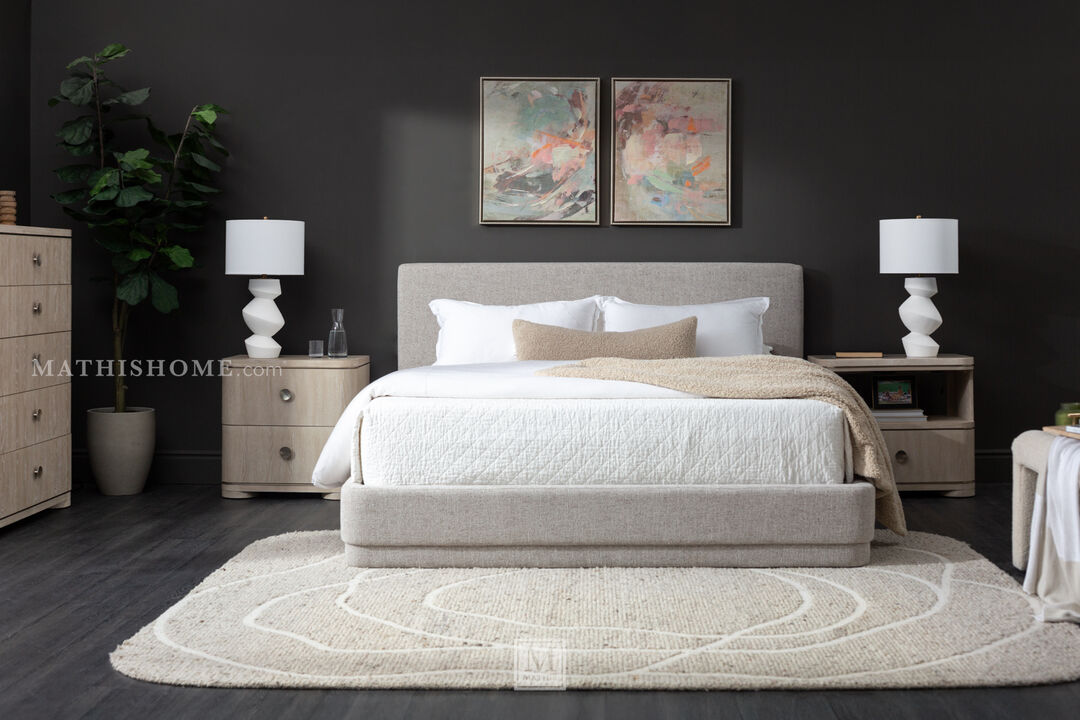 Everett Queen Upholstered Bed