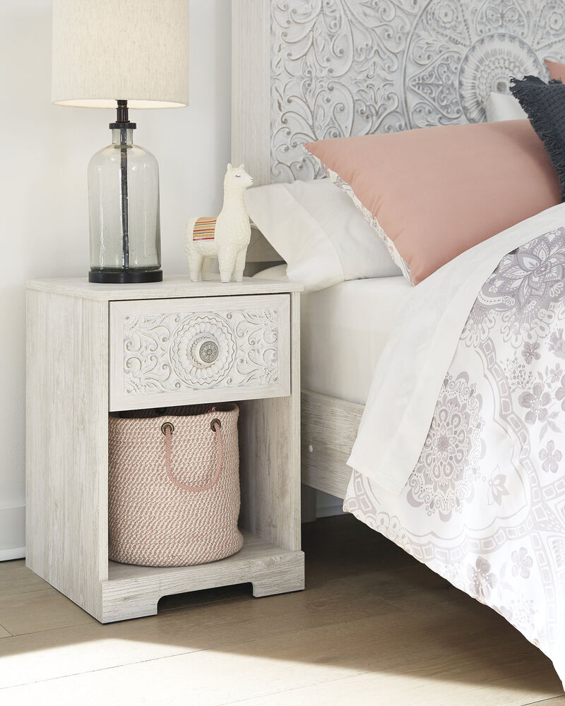 Paxberry Nightstand image number 1
