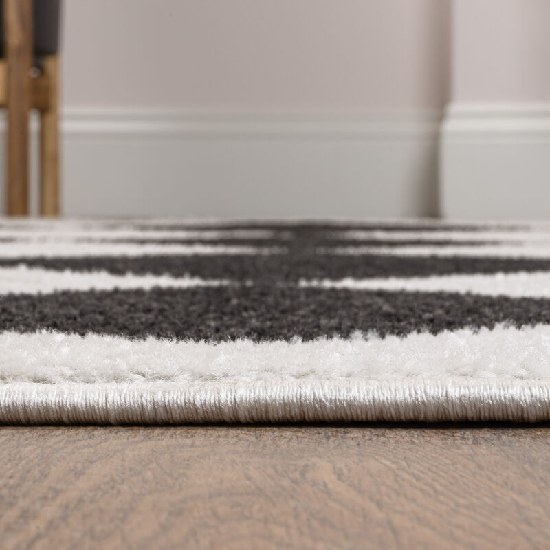 Draper Classic Geometric Diamond Pattern Area Rug