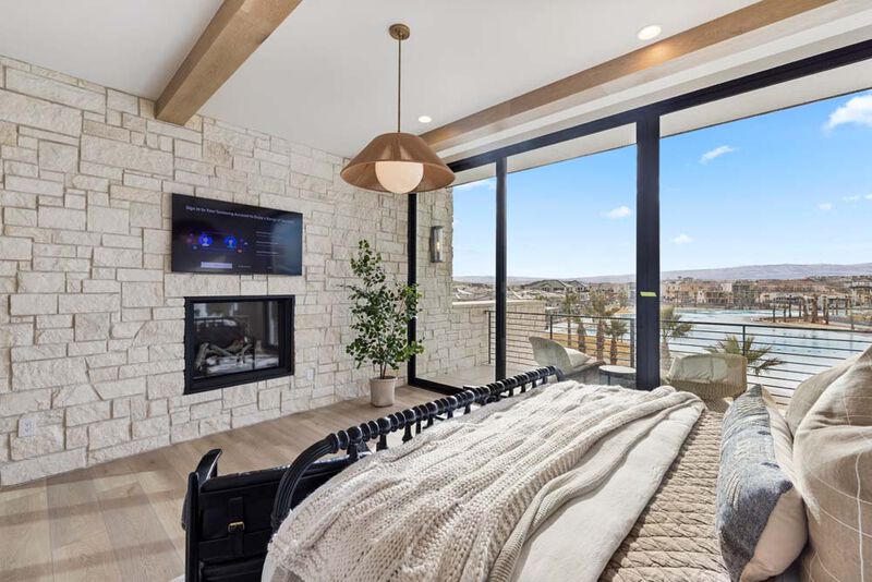 Lisbon Pendant image number 1