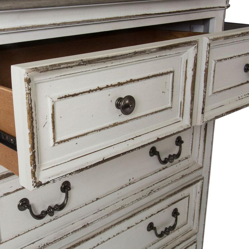 Liberty Furniture Magnolia Manor 5 Drawer Chest in Antique image number 3