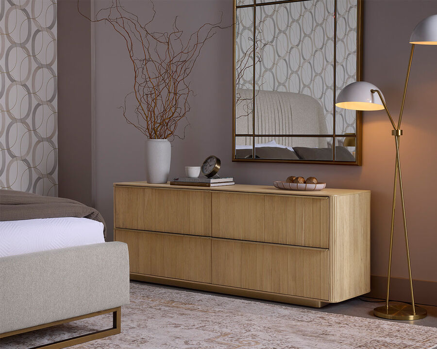 Averly Dresser