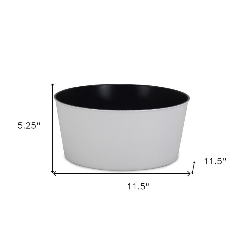 Round Plastic Planter Pot &ndash; Versatile Indoor or Outdoor Plant Container