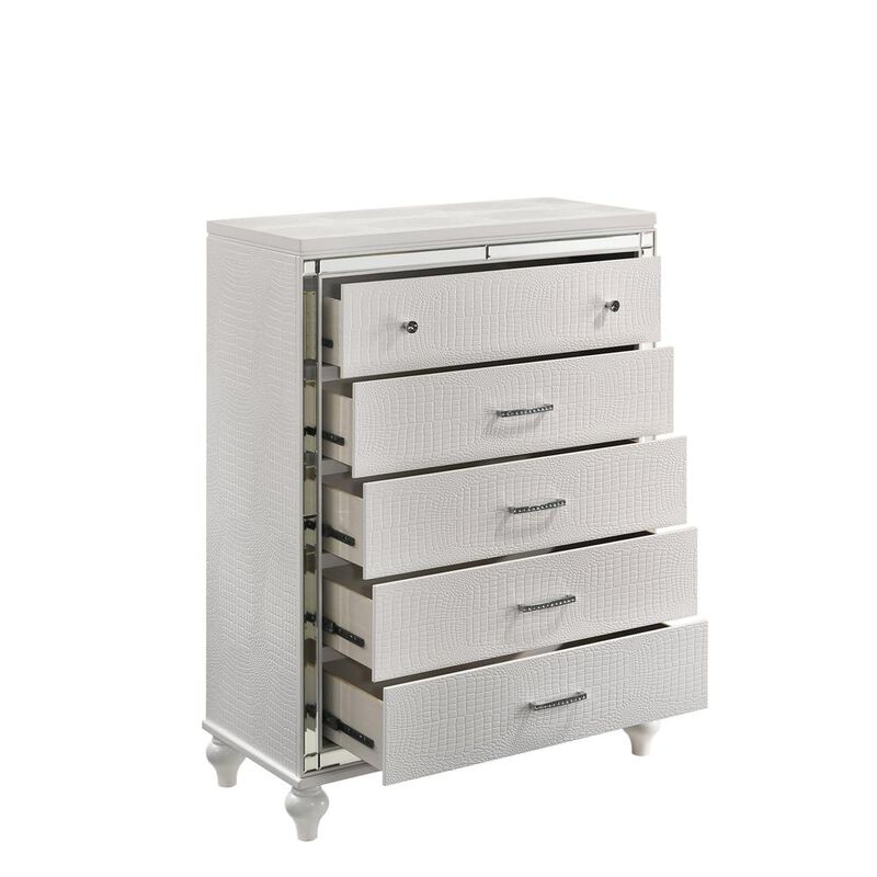 New Classic Furniture Furniture Modern Style Solid Wood Chest in White Finish