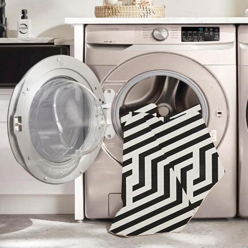 Linon Outdoor Washable Myers Ivory & Black, Rug image number 4