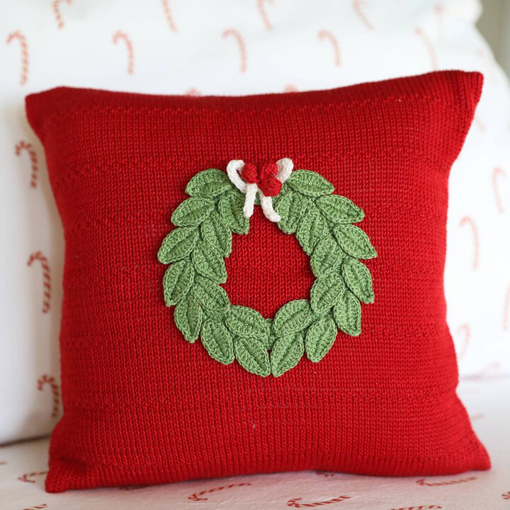 Green Wreath Christmas Pillow, Red, 10", Holiday D&eacute;cor