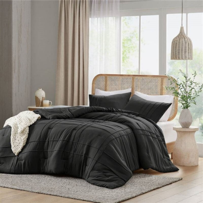 Soft Washed Pleated Comforter &ndash; Modern Lightweight Microfiber Bedding