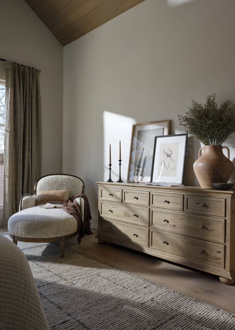 Demi Ivan Stone Chaise