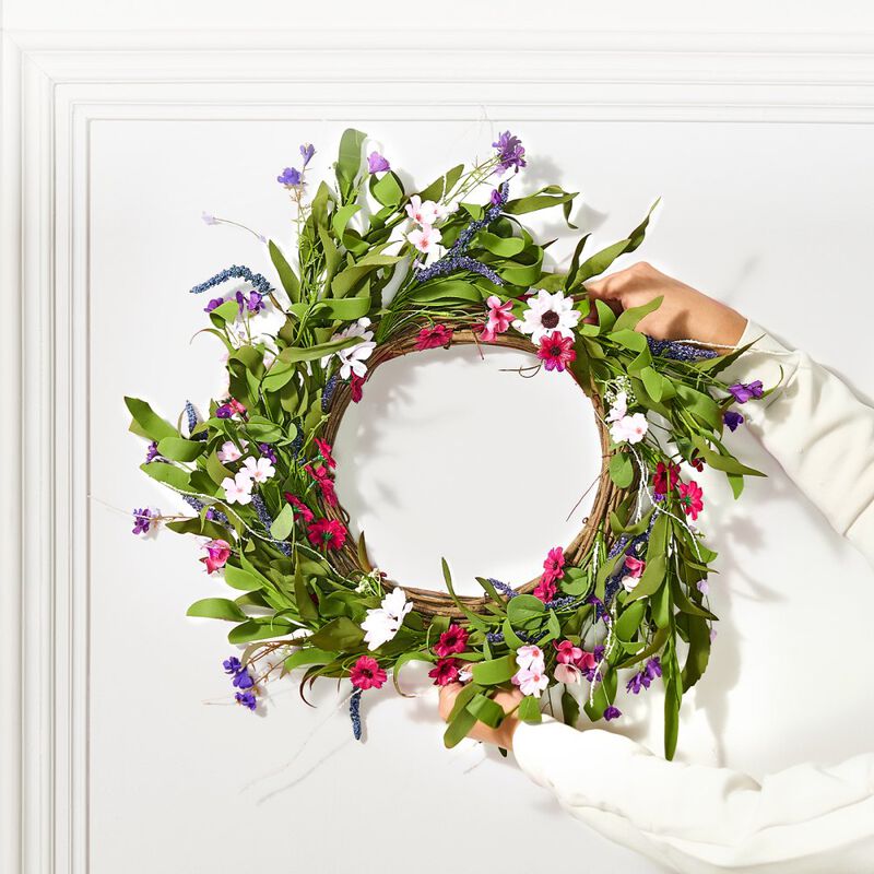 Artificial Daisy Wreath for Front Door or Wall, Year-Round Floral Decoration