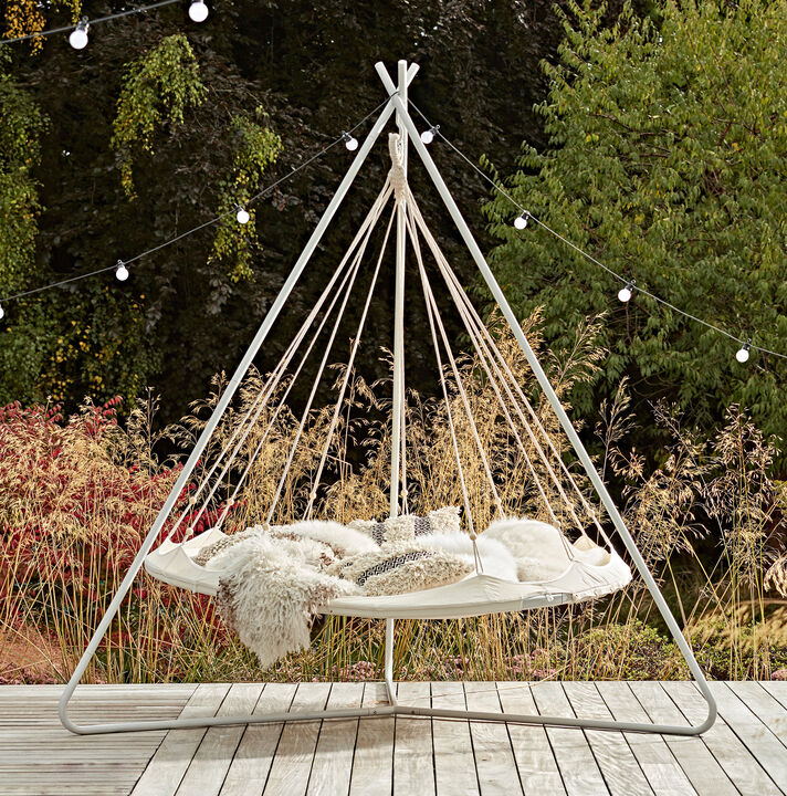 TiiPii Bed Classic White Steel TiiPii Stand, One Size