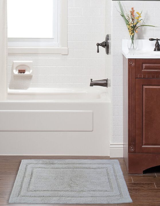 Ivory Tuffted Bathroom Rug 20"x32"