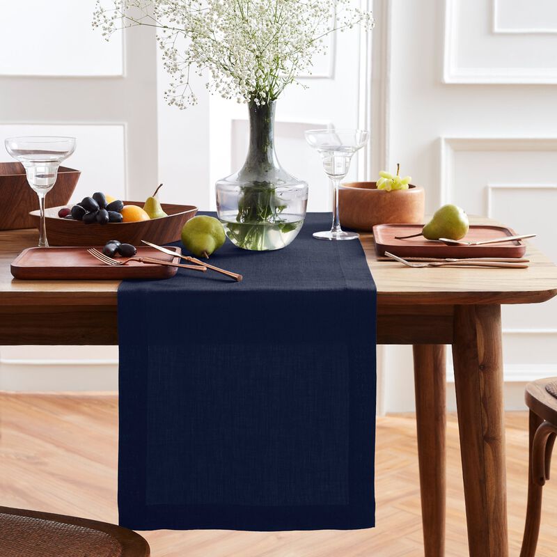 Solino Home Sonoma 100% Linen Table Runner &ndash; Handcrafted, Machine Washable, Perfect for Holiday and Everyday Dining