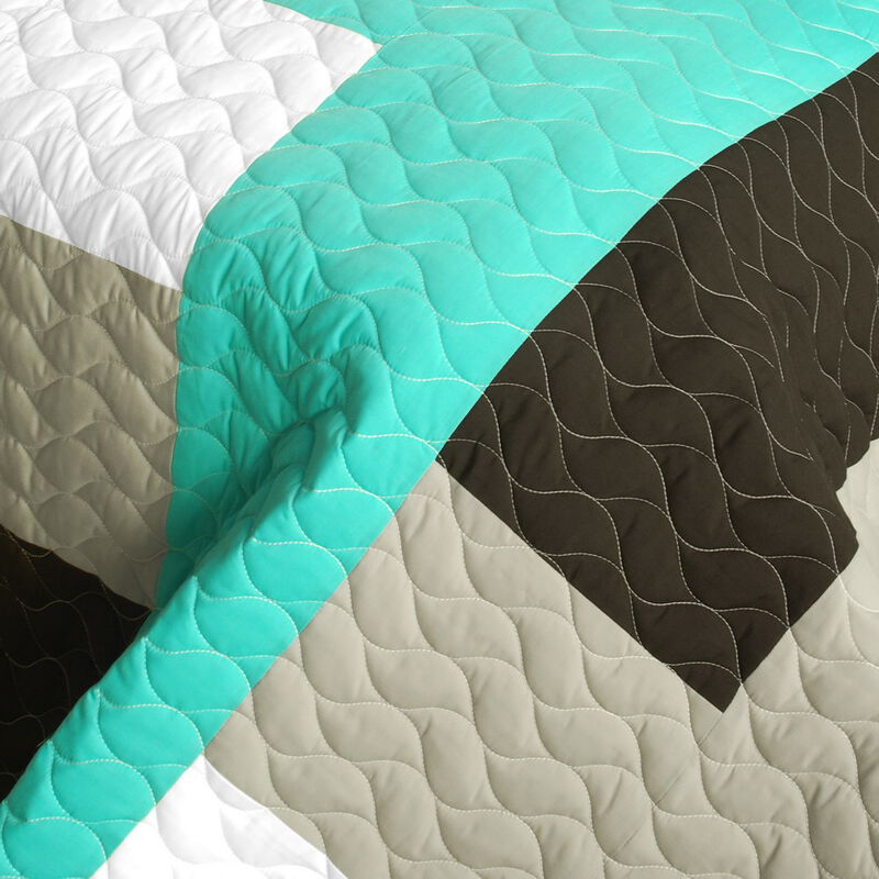 3 Piece Geometric Patchwork Quilt Set Queen Size with Vermicelli Quilted Design-Grey image number 3