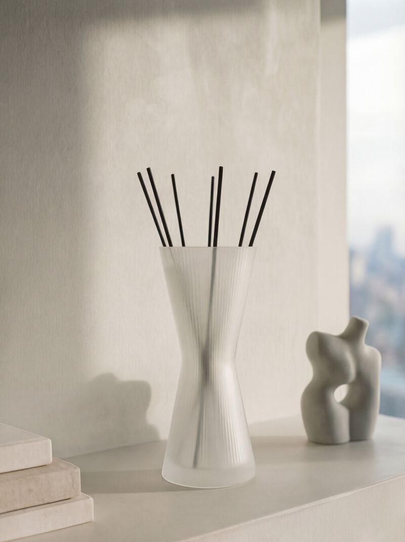 Aiz Reed Diffuser In Fig & Flowers image number 1