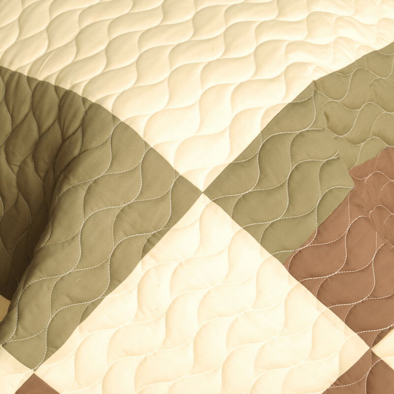 Vermicelli-Quilted Patchwork Quilt Set 3-Piece in Solid Serenade Style-Brown image number 4