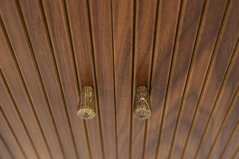 SLIDDO 71 Sideboard with sliding doors.