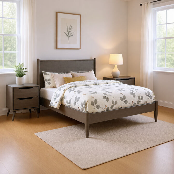 Bedroom Set in Wood &ndash; 3 Piece Set with 2 Nightstands