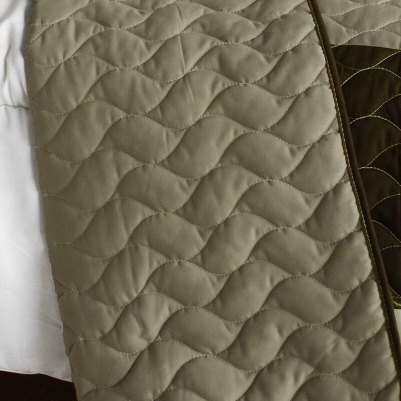 Geometric Patchwork Quilt Set Queen Size with Vermicelli Quilted Design-Grey image number 3
