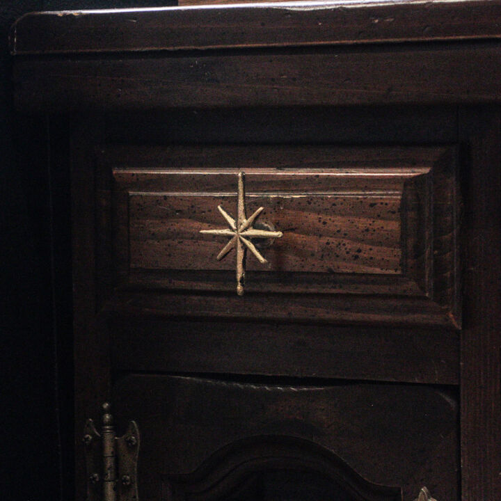 Set of 6 Unique Antique Gold Starburst Cast Iron Drawer Pulls & Cabinet Knobs - Add Mid Century Modern Charm to Your Decor with Elegant 8-Pointed Star Burst Design