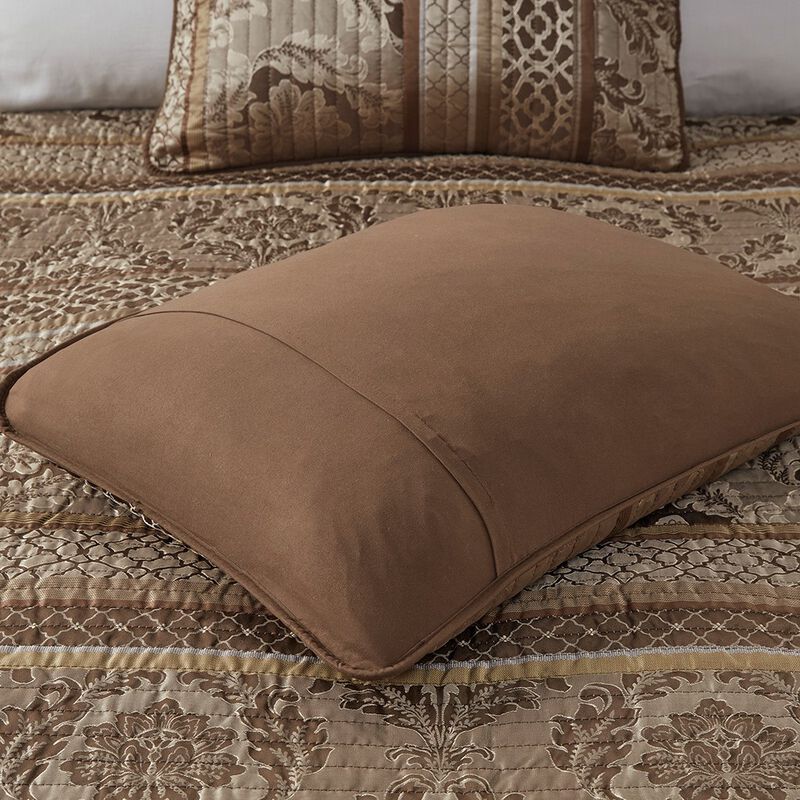Gracie Mills Bruce 6-Piece Reversible Jacquard Quilt Set with Throw Pillows