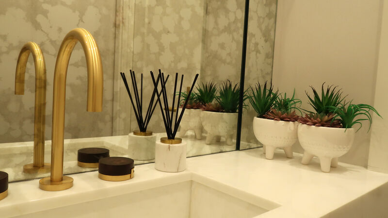 White Marble Reed Diffuser, "White Flower" Scent