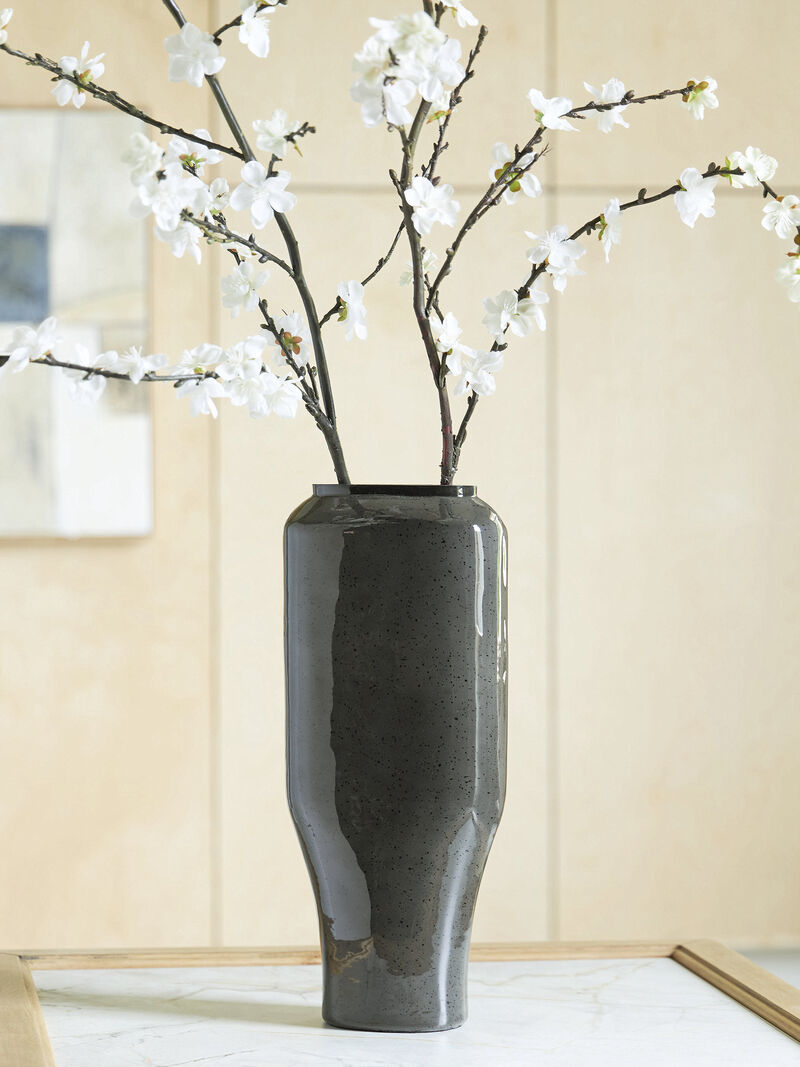 Kierlain Vase image number 1