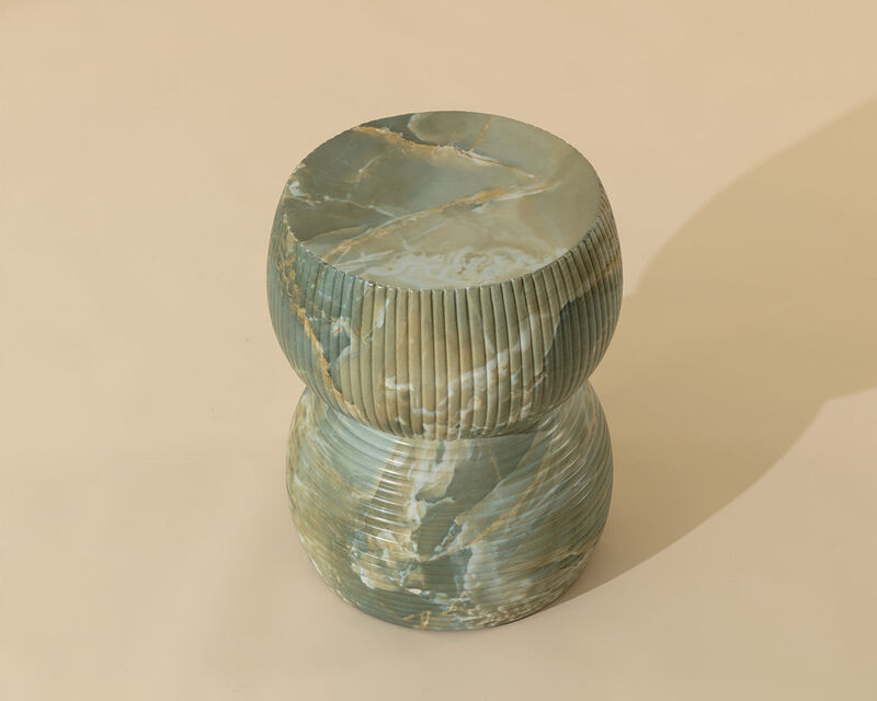 Gemina End Table image number 3