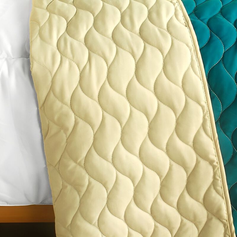 3-Piece Quilted Patchwork Quilt Set Lightweight All-Season Bedding image number 3