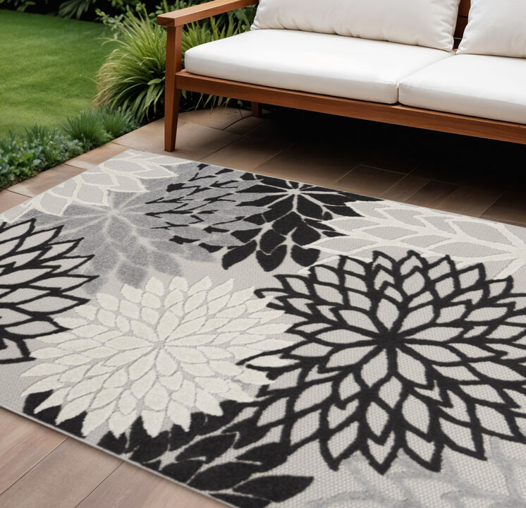 HomeRoots 8' X 11' Black And White Floral Indoor Outdoor Area Rug