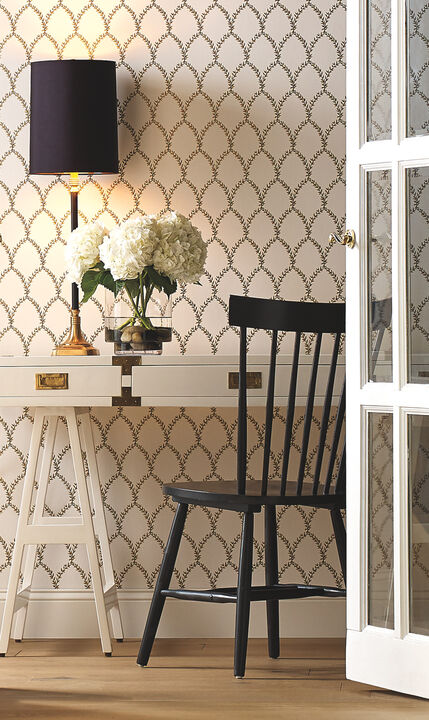 Laurel Gold & White Wallpaper