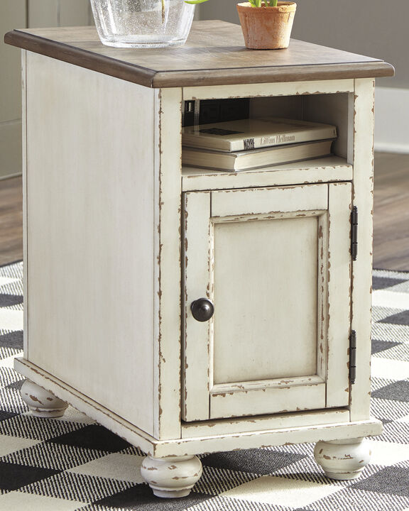 Realyn Chairside End Table with USB Charging