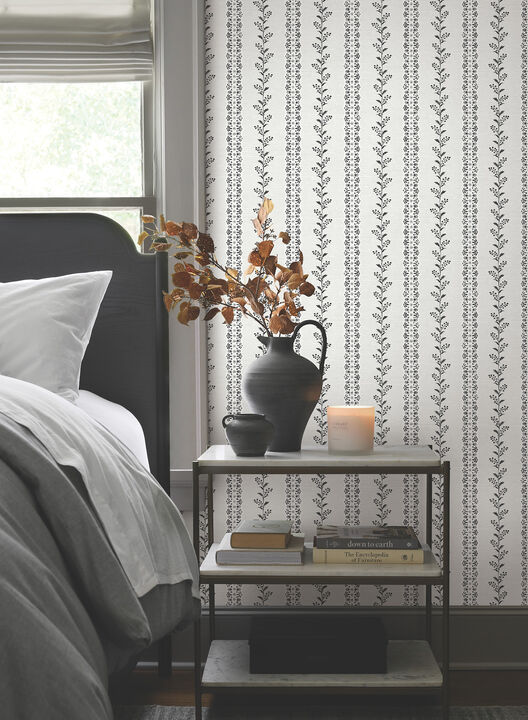 Everleigh White & Black Wallpaper