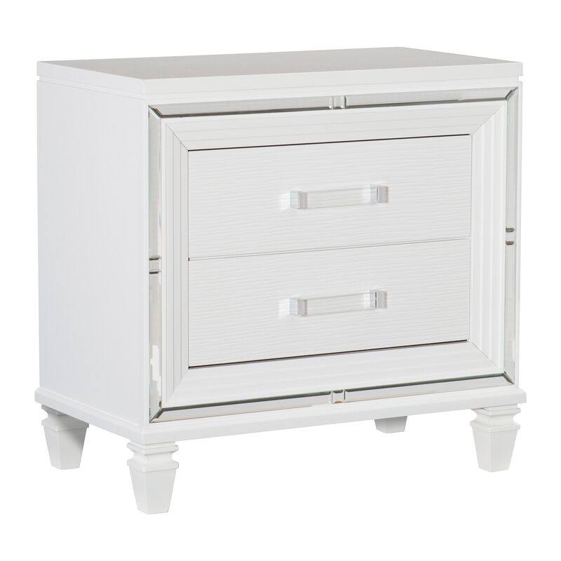Queen Bedroom Set, White Wood, 4 Piece Set with 2 Nightstands and Dresser image number 5