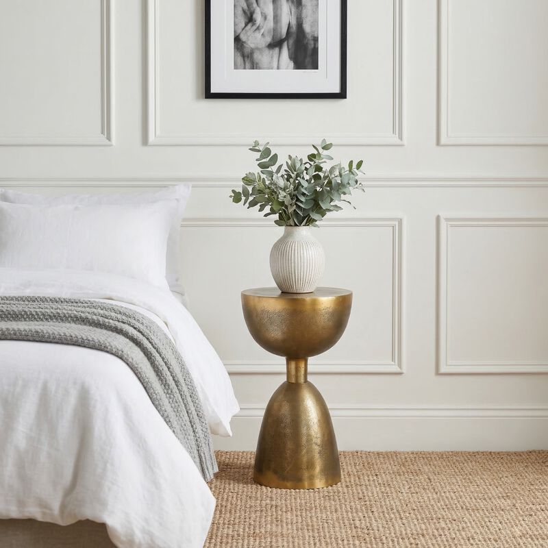 The  Sculpt Luxe Pedestal Table image number 3