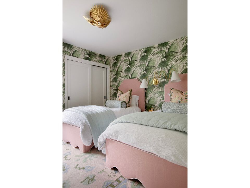 Onda Plug-In Sconce