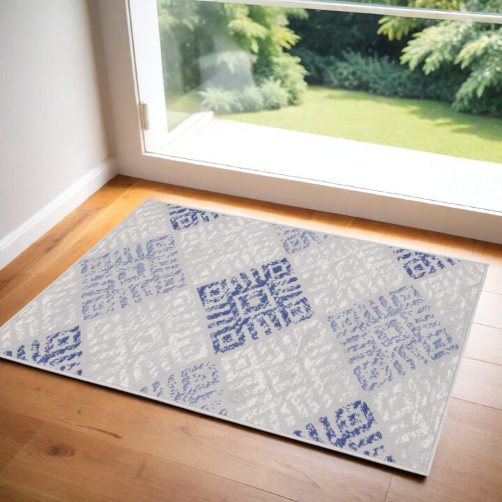 HomeRoots Geometric Area Rug