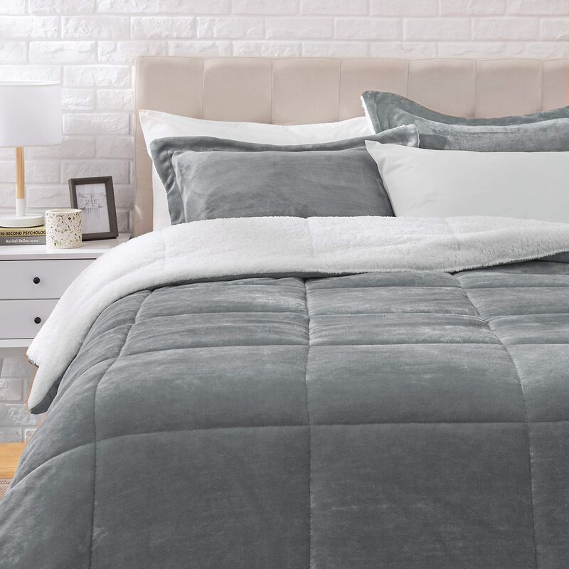 Amazon Basics 3 Piece Bedding Set, Micromink Sherpa, Ultra-Soft, Warm All Season Comforter, King, Charcoal, Solid
