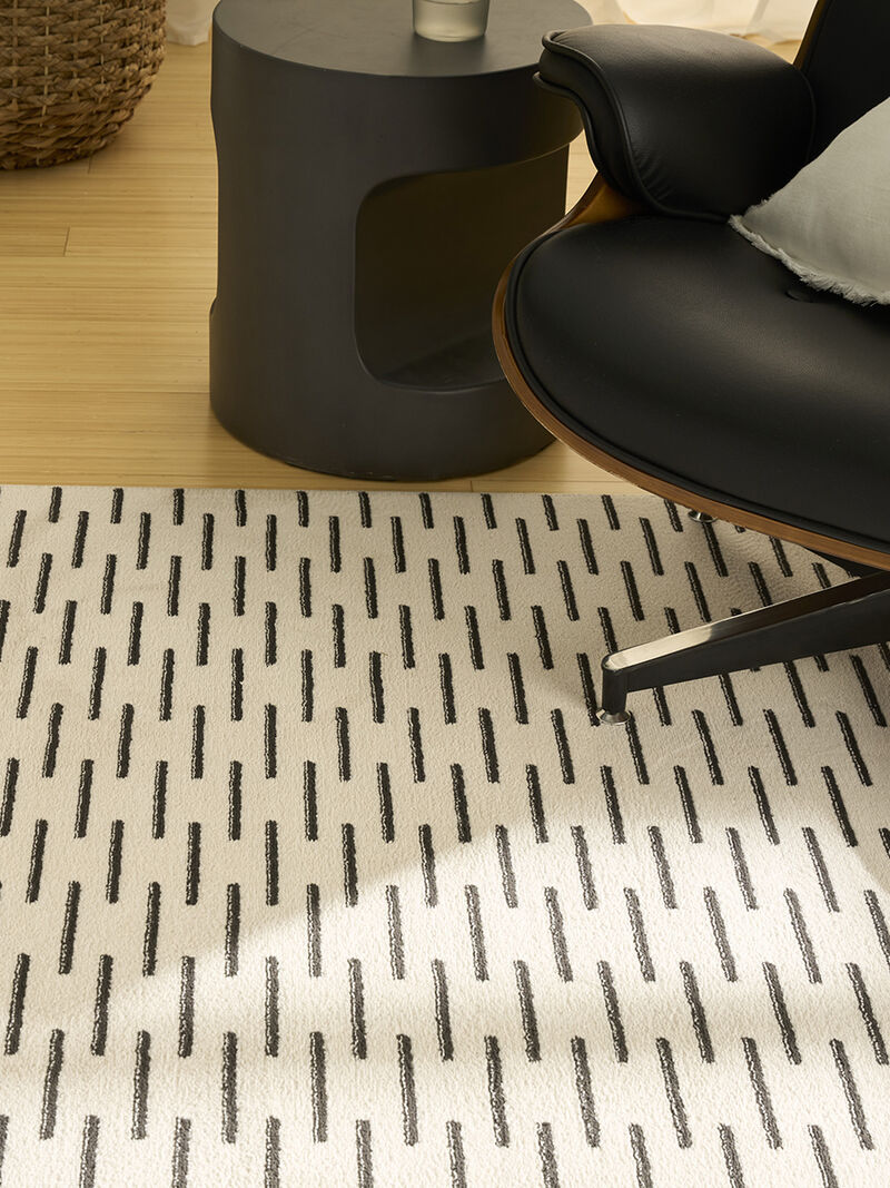 Nordic NRC12 Ivory/Black 5' x 7' Rug