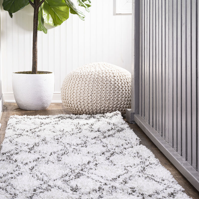 Soller Diamond Trellis Shag Area Rug