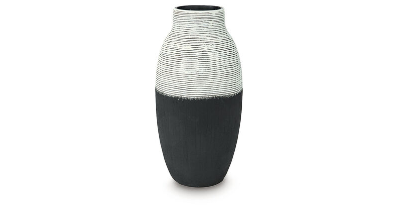 Girtha Vase image number 0