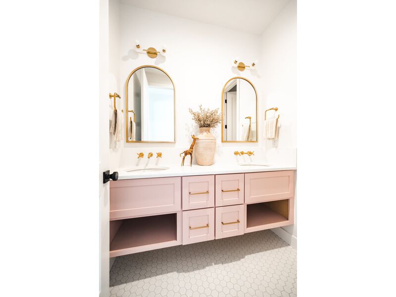 Elmont Bath And Vanity Light image number 3