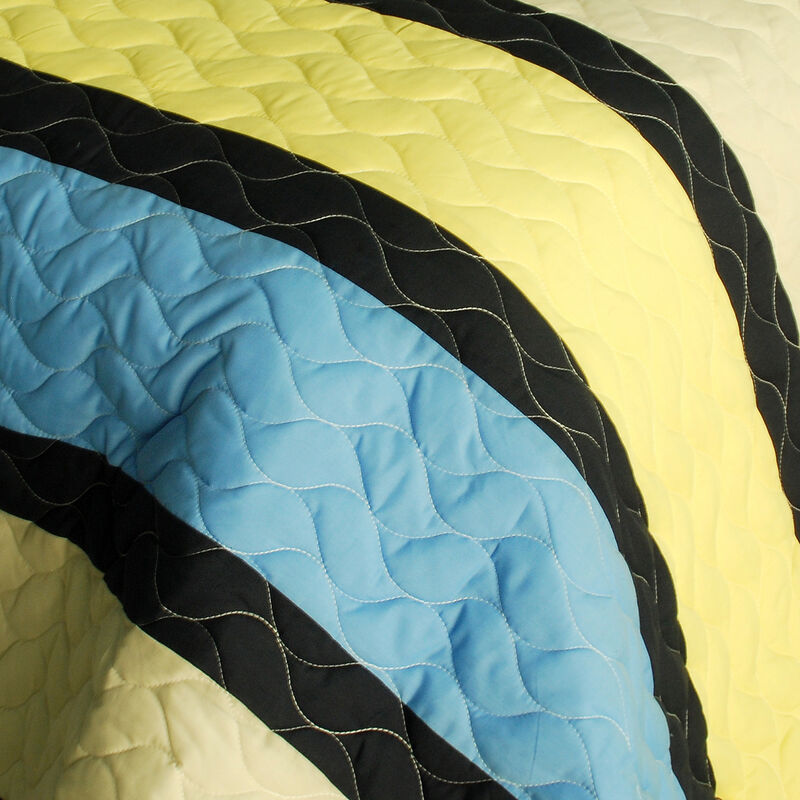Full Queen Cry Wolf 3 Piece Patchwork Quilt Set with Vermicelli Quilting image number 2