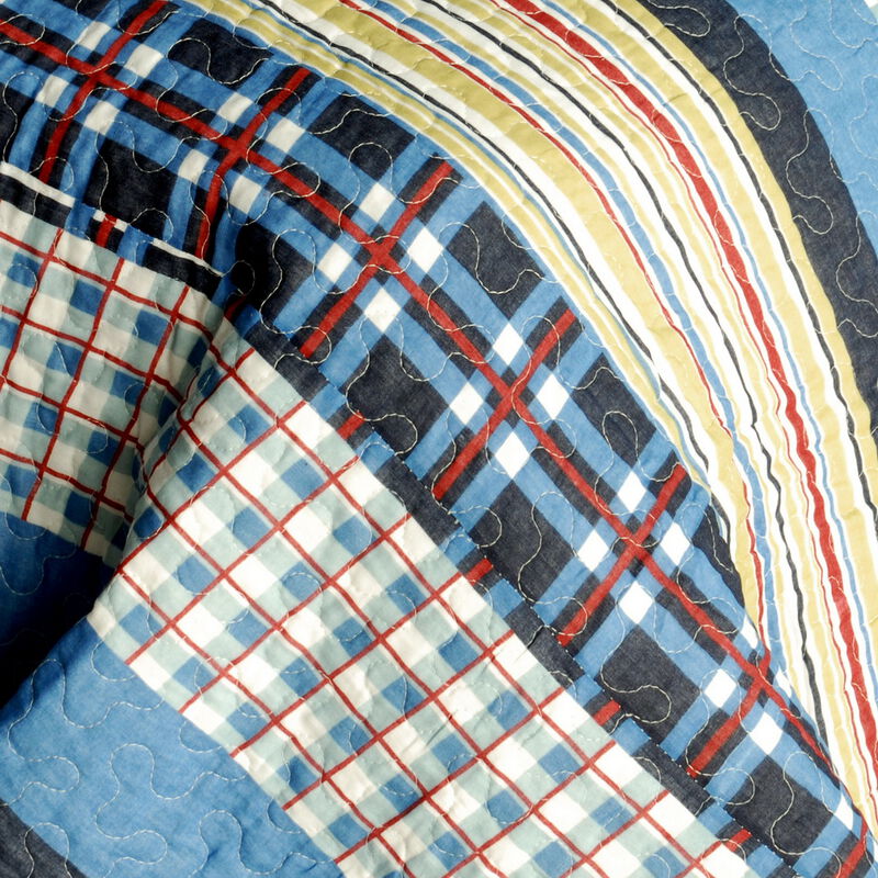 3-Piece Cotton Vermicelli Quilted Striped Printed Quilt Set with Matching Shams image number 3