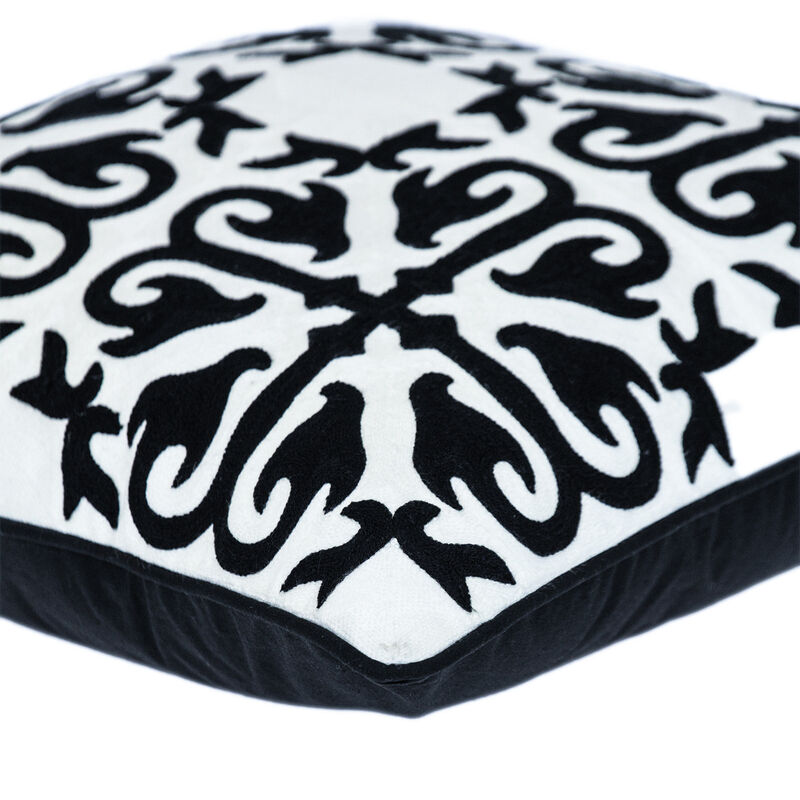 HomeRoots 20" Black and White Geometric Cotton Throw Pillow image number 3