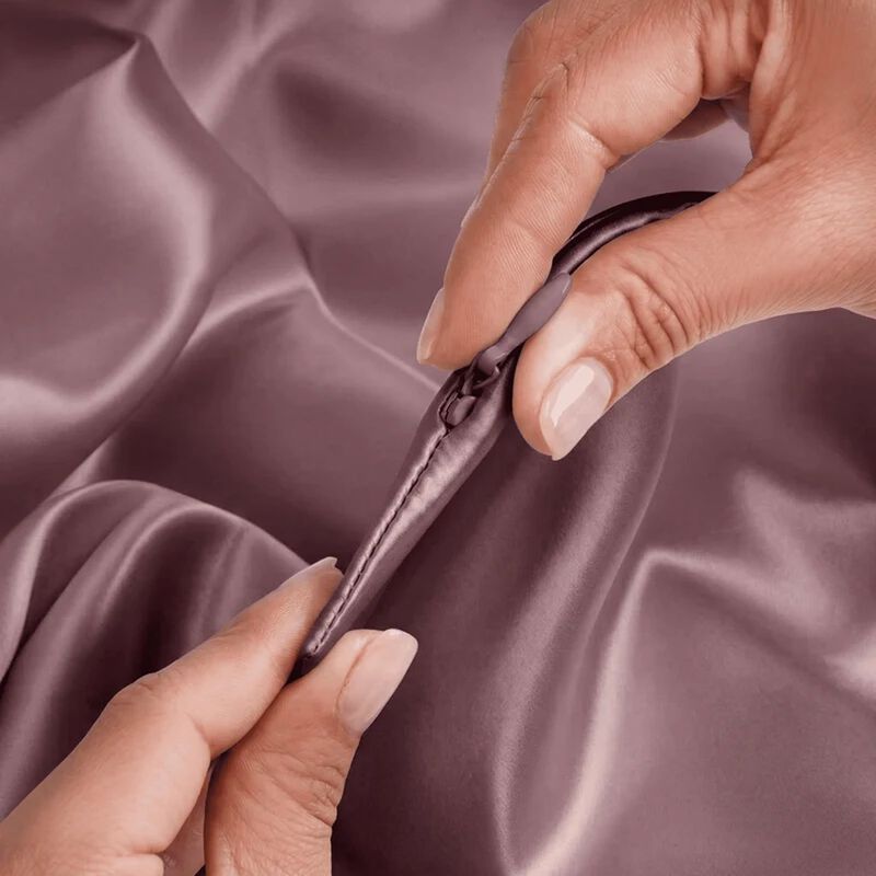 Blissy 100% Mulberry Silk Pillowcase image number 4