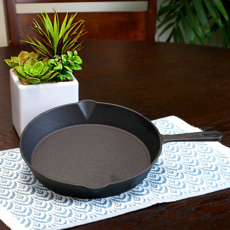 General Store Addlestone 10 in. Preseasoned Round Cast Iron Frying Pan image number 4
