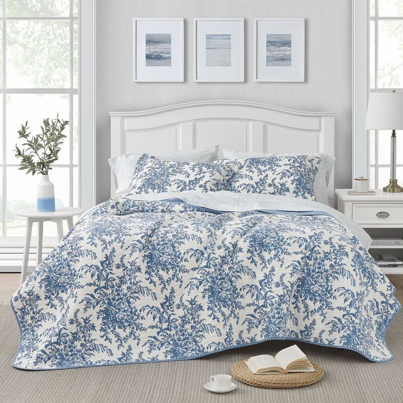 Hivvago King size 3 Piece Bed-in-a-Bag Reversible Blue White Floral Cotton Quilt Set