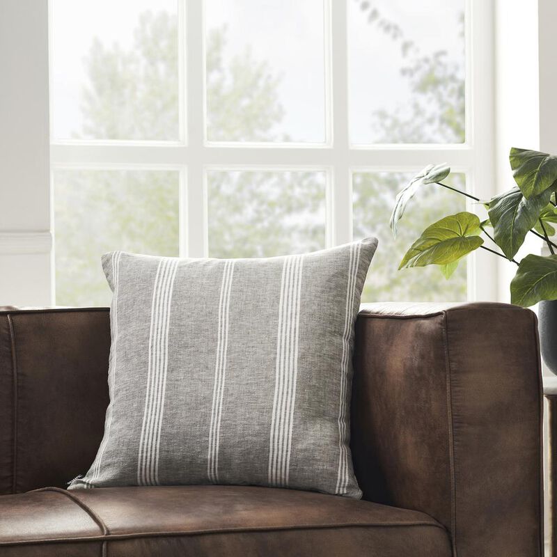 Renwil DAMARI  Pillow